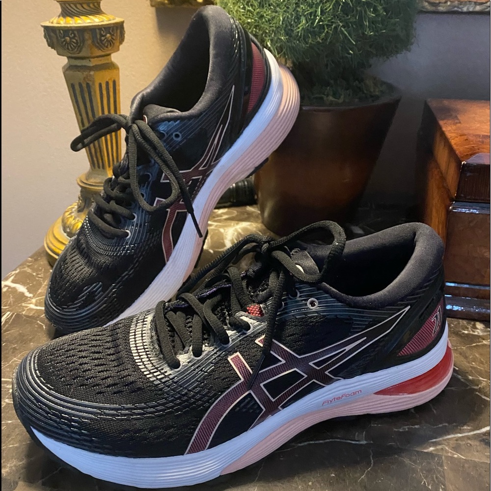 Asics Gel Nimbus 21, size 8.5